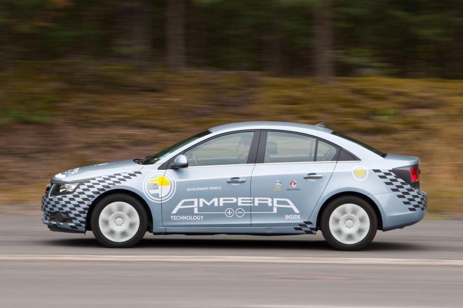  Opel Ampera At The Test Track 2009 года  (фото 4 из 5)
